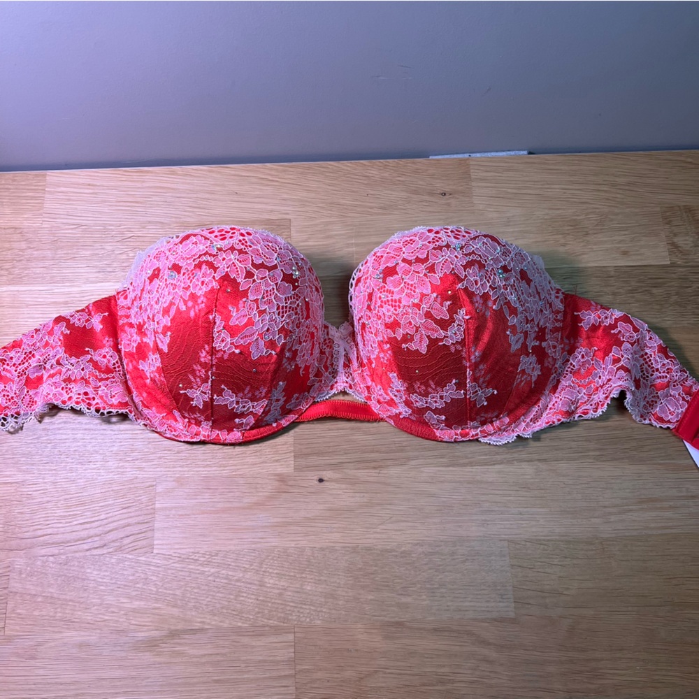 Victoria’s Secret lace strapless bra